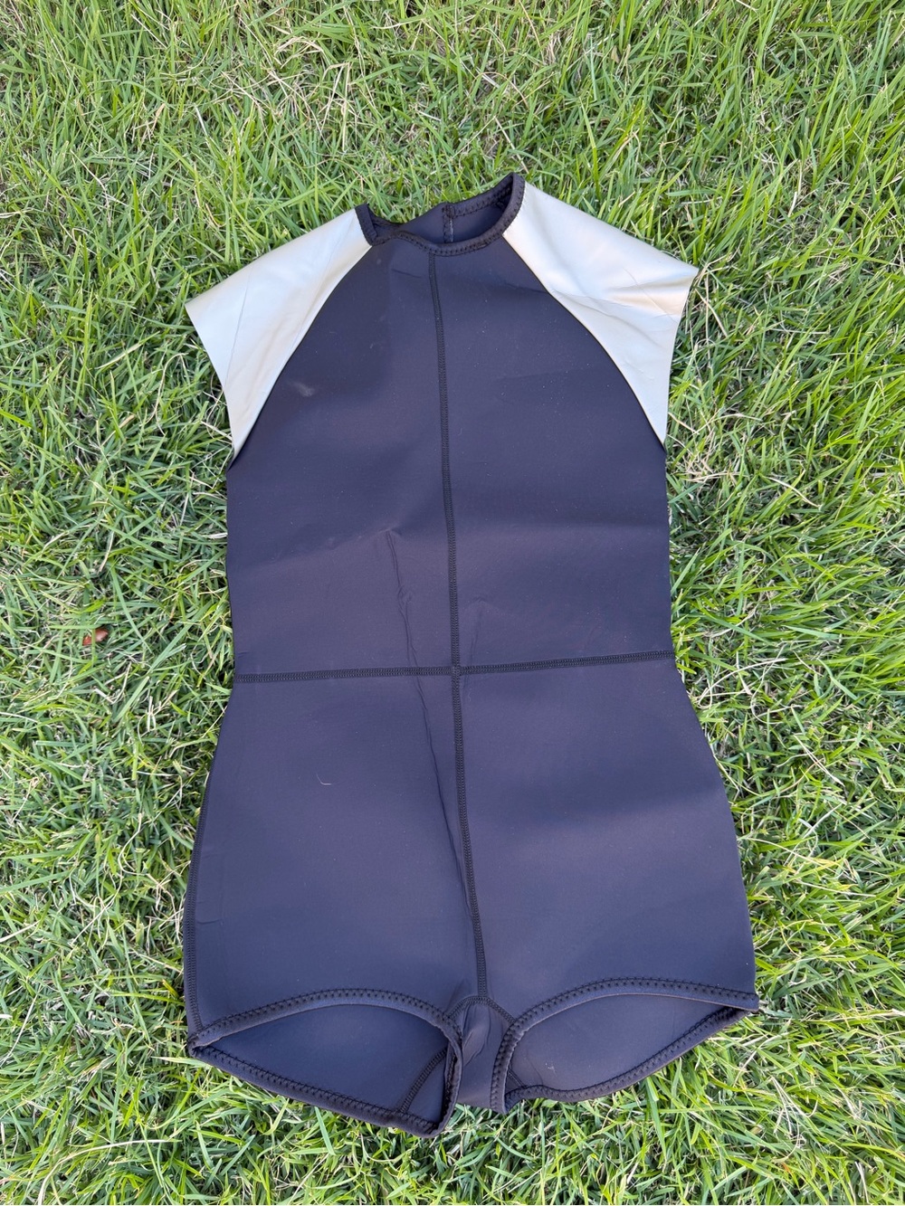 Seea Black and Cream Short-Sleeve Wet Suit